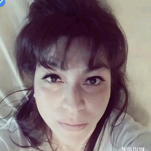 Meet your Posher, Iris - Picture 1 of 1